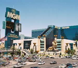  MGM     