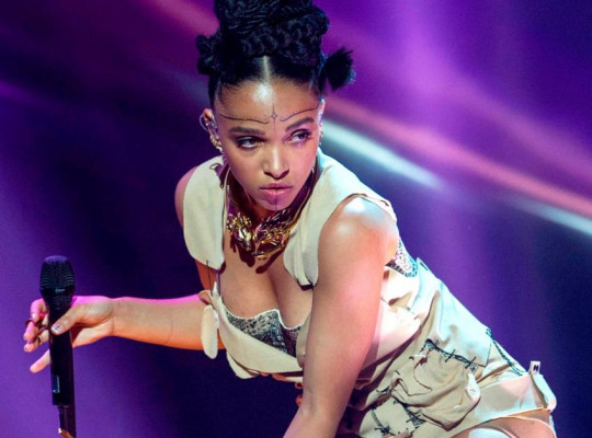  FKA Twigs      