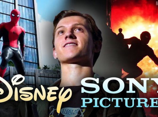  Disney+    -