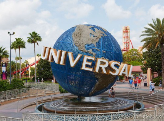  Universal    